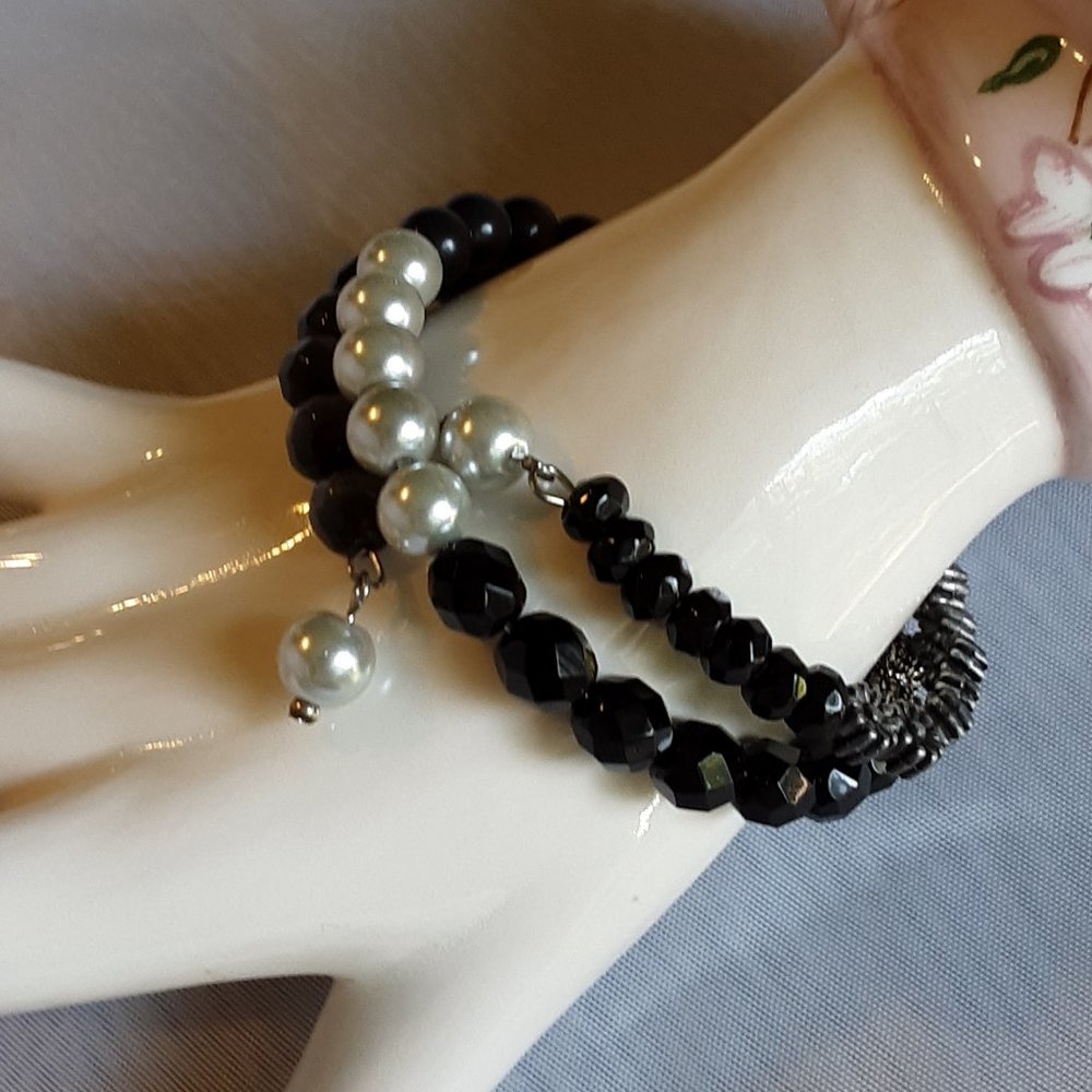 Wire Coil Bracelet Premier Designs Jewelry NOS SP Cat's Eye Beads Faux Pearls